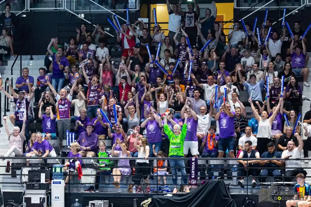 Les supporters Violets